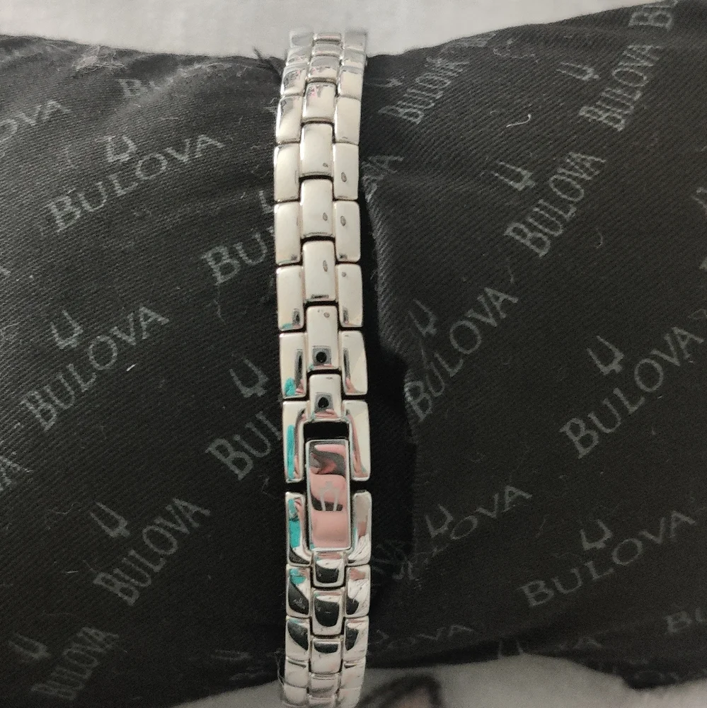 Bulova silver women's watch - Picture 3 of 5